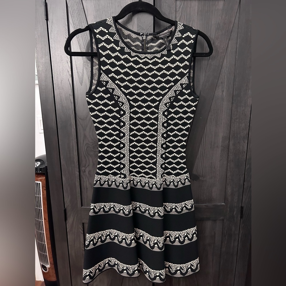 BCBG patterned mini dress | size 4
